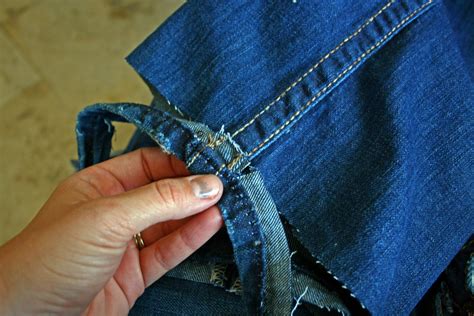 May 18, 2016 · http://www.easysewingforbeginners.com shows you how to hem pants with a sewing machine using a straight stitch. This method is great for any type of pants or... 